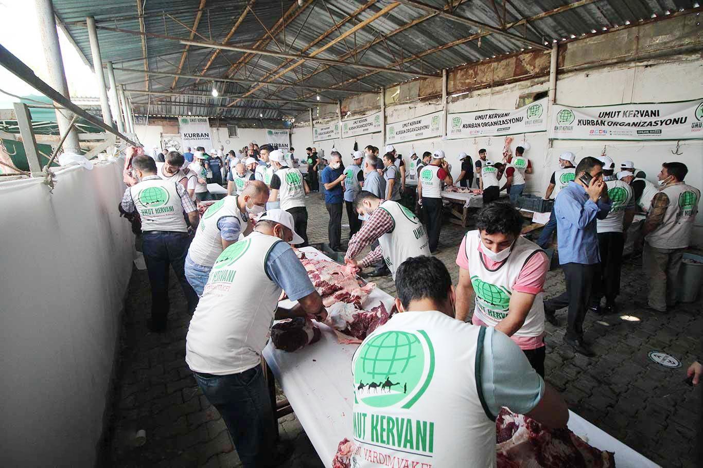 Hope Caravan Foundation distributes meat from sacrificed animals to thousands of families